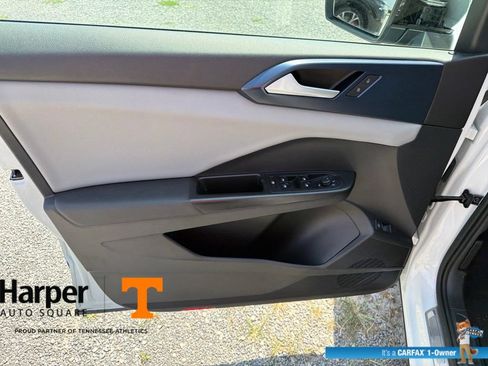 Used 2022 Volkswagen Taos SE FWD image 19
