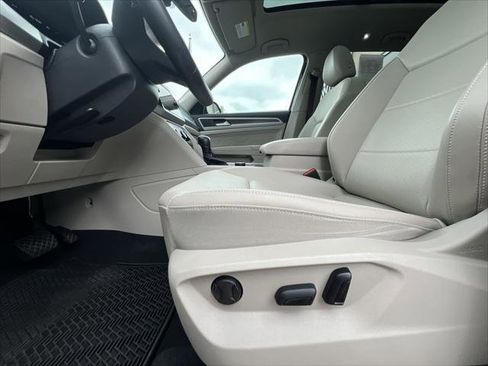 Used 2022 Volkswagen Atlas SE w/ Panoramic Sunroof Package image 12