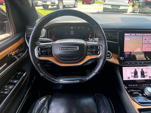Used 2022 Jeep Grand Wagoneer Series III w/ Rear-Seat Entertainment Group AWD/4WD image 5