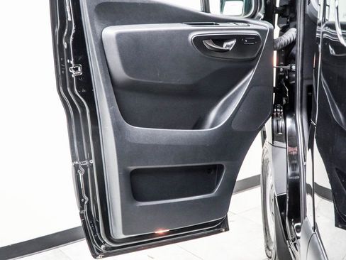 Used 2024 Mercedes-Benz Sprinter 2500 image 39