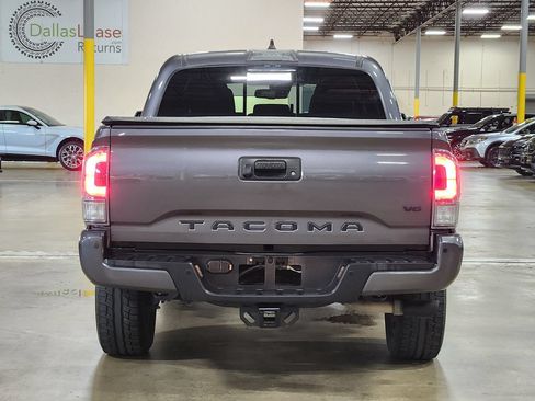 Used 2021 Toyota Tacoma TRD Sport w/ Technology Package RWD image 10