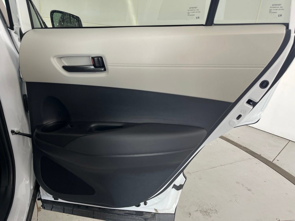 Used 2026 Toyota Corolla Cross LE AWD/4WD image 27