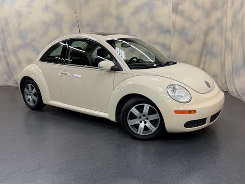 Used 2006 Volkswagen Beetle Coupe w/ Package 1 FWD image 8