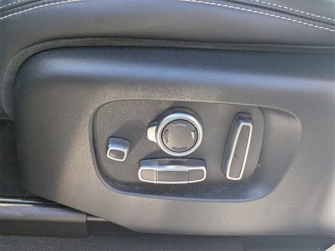 Used 2020 Land Rover Range Rover Velar SV Autobiography Dynamic image 28