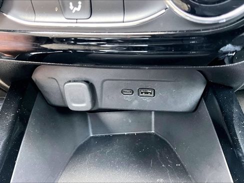 Used 2025 Chevrolet Trax LT FWD image 15