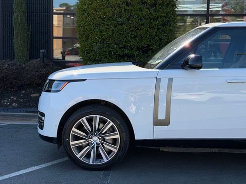 Used 2023 Land Rover Range Rover SE image 10