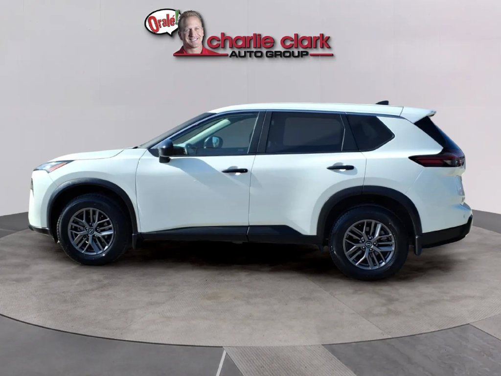 Used 2024 Nissan Rogue S FWD image 2