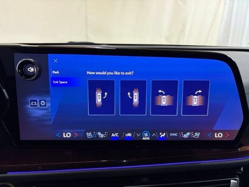 Used 2024 Chevrolet Traverse RS AWD/4WD image 76
