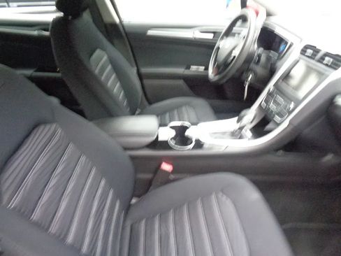 Used 2016 Ford Fusion SE FWD image 10