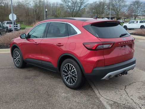 Used 2025 Ford Escape SE w/ Class II Trailer Tow Package image 6