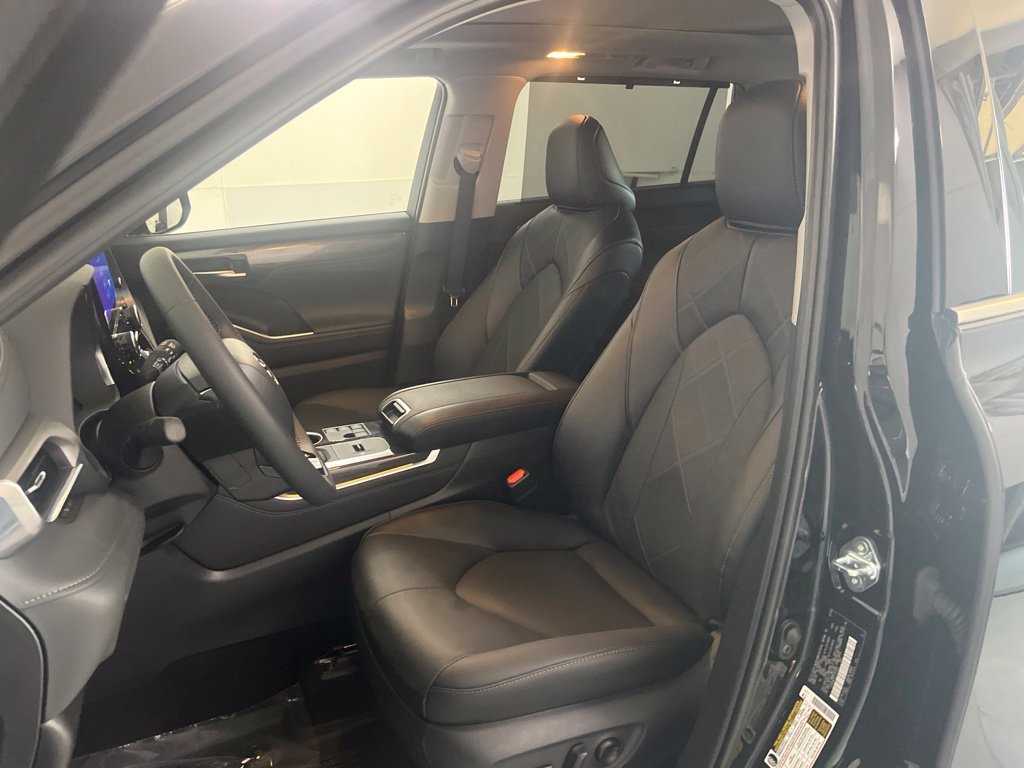 Used 2026 Toyota Highlander Platinum AWD/4WD image 19