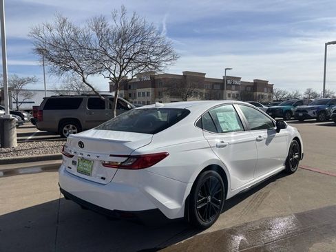 Used 2026 Toyota Camry SE w/ Convenience Package image 5