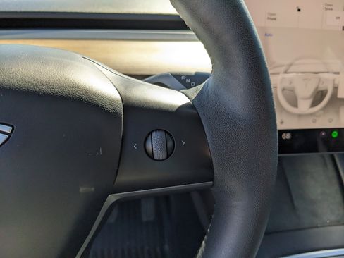 Used 2023 Tesla Model Y Long Range image 30