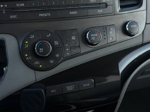 Used 2012 Toyota Sienna LE FWD image 25