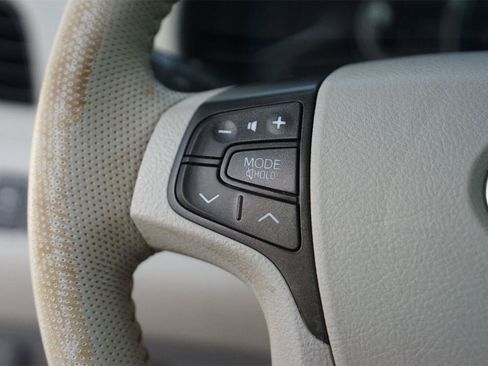 Used 2013 Toyota Sienna XLE FWD image 25