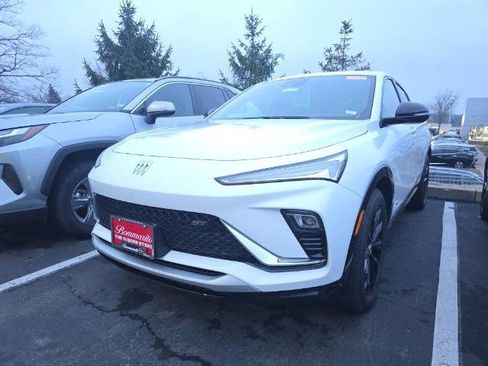 Used 2025 Buick Envista Sport Touring image 8