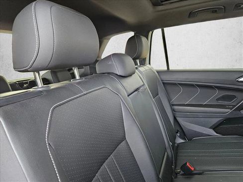 Used 2023 Volkswagen Tiguan SE R-Line image 24