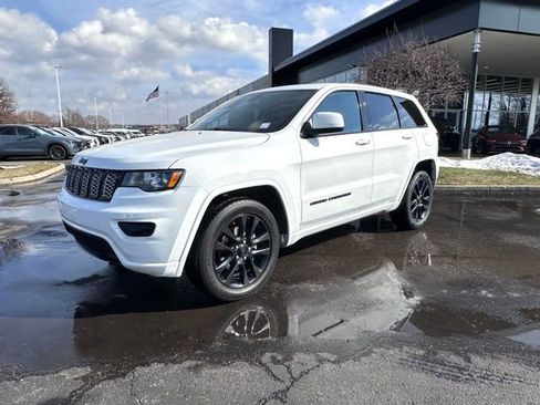 Used 2019 Jeep Grand Cherokee Altitude image 4