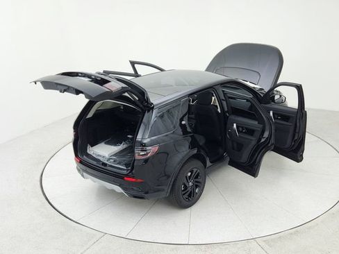 Used 2025 Land Rover Discovery Sport S image 16