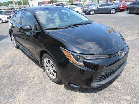Used 2025 Toyota Corolla LE FWD image 1