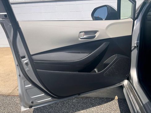 Used 2021 Toyota Corolla LE w/ Carpet Mat Package (TMS) image 27