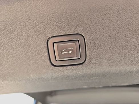 Used 2023 Cadillac Escalade ESV V w/ LPO, Floor Liner Package AWD/4WD image 17