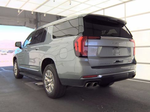 Used 2025 GMC Yukon XL Denali AWD/4WD image 4