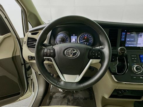 Used 2017 Toyota Sienna XLE w/ XLE Navigation Package FWD image 13