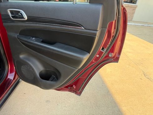 Used 2020 Jeep Grand Cherokee Limited image 23