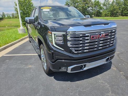 Used 2025 GMC Sierra 1500 Denali AWD/4WD image 3
