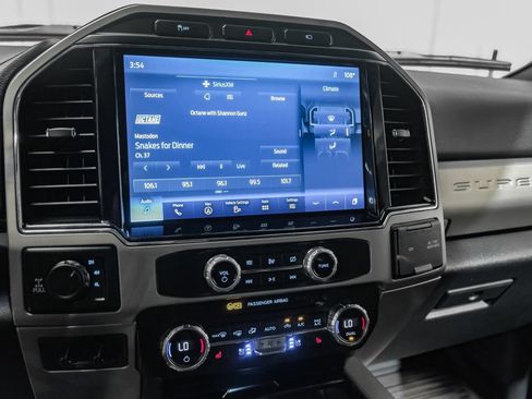 Used 2022 Ford F250 Lariat w/ Black Appearance Package AWD/4WD image 24
