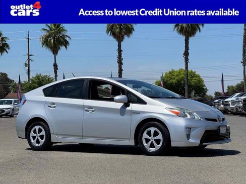 Used 2015 Toyota Prius Two FWD image 1
