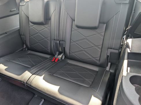 Used 2024 Volkswagen Atlas SE FWD image 17