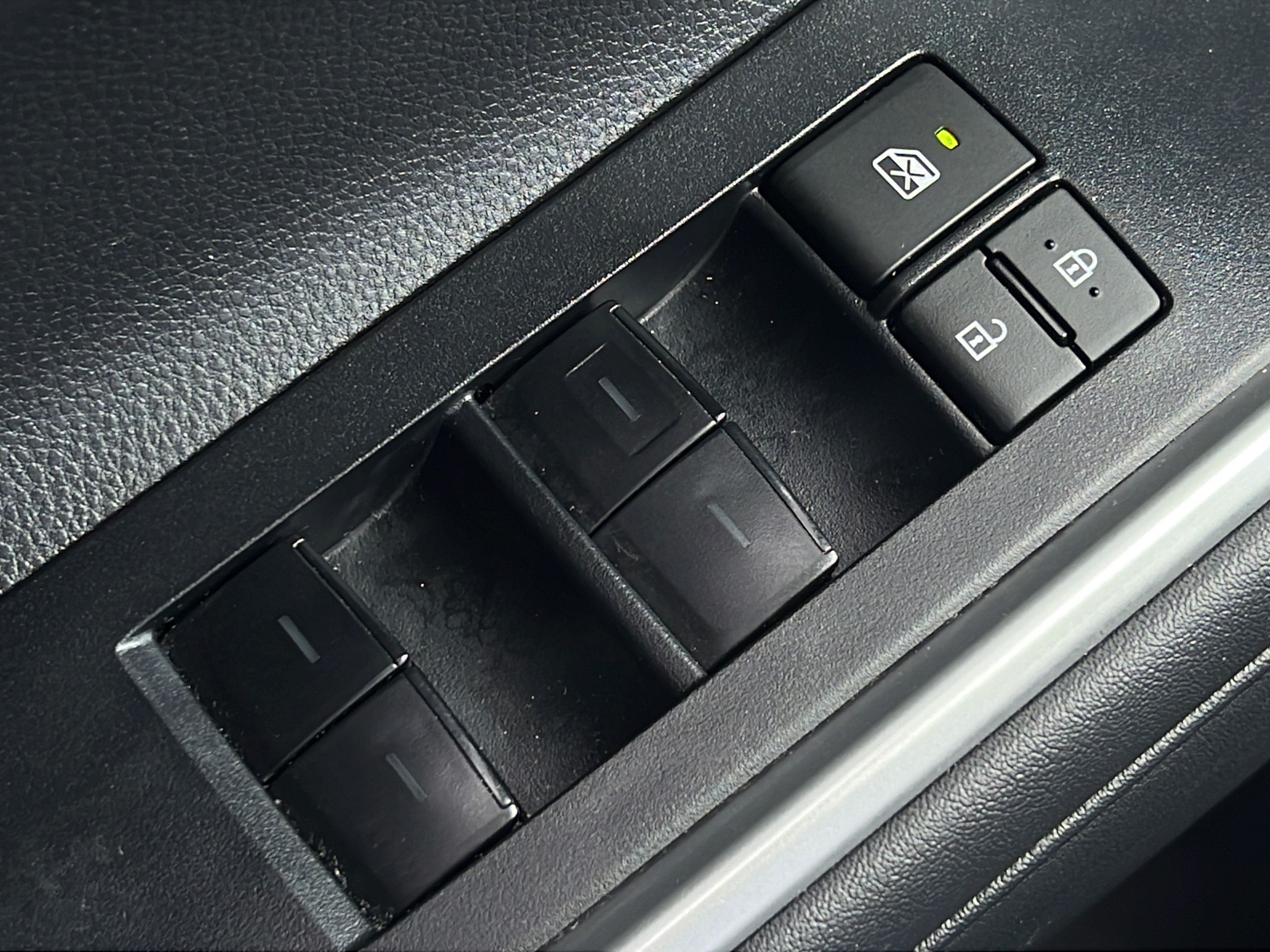 Used 2024 Toyota Highlander XLE FWD image 19