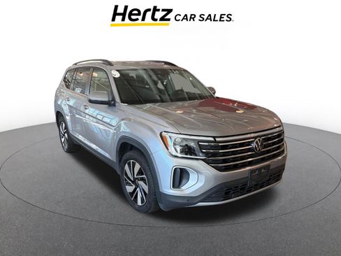 Used 2025 Volkswagen Atlas SE image 1