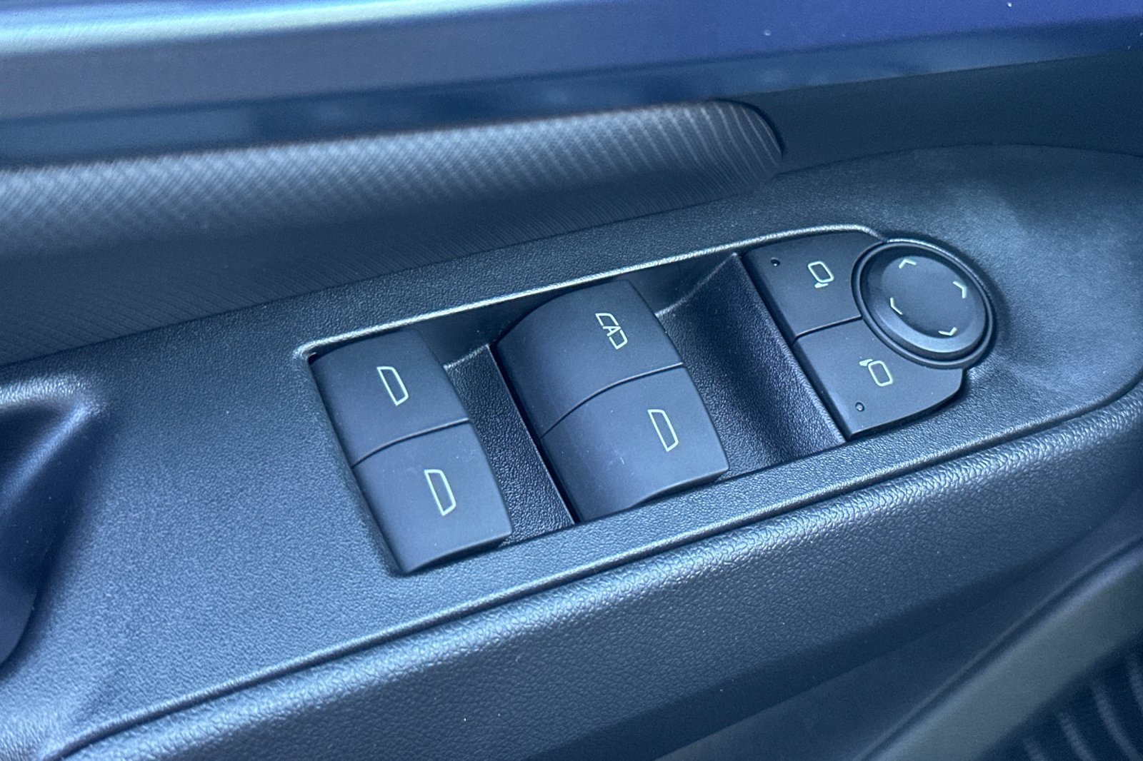 Used 2024 Chevrolet Equinox EV LT w/ LPO, All-Weather Mat Package FWD image 12