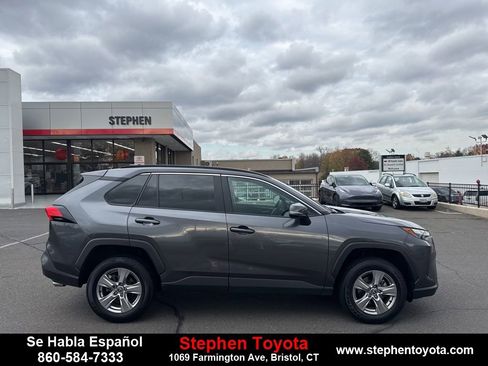Used 2022 Toyota RAV4 XLE image 10