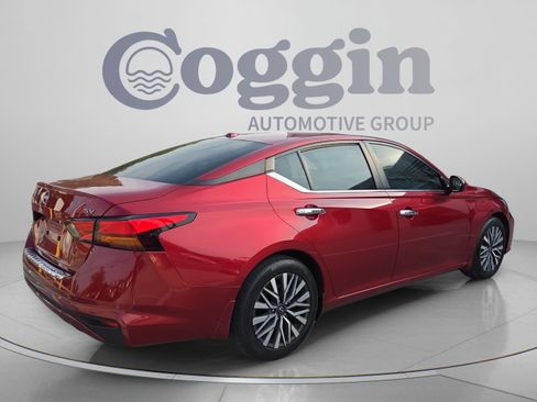 Used 2023 Nissan Altima 2.5 SV FWD image 5