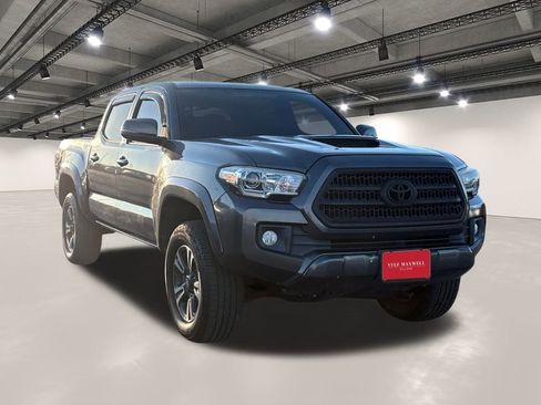 Used 2016 Toyota Tacoma TRD Sport image 2