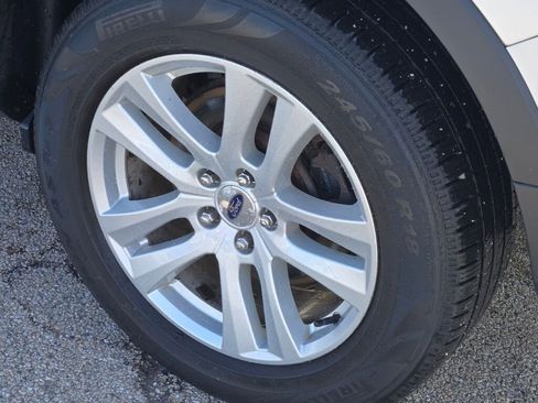 Used 2018 Ford Explorer XLT w/ Equipment Group 202A image 16