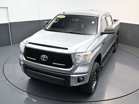Used 2016 Toyota Tundra SR5 w/ SR5 Upgrade Package AWD/4WD image 22