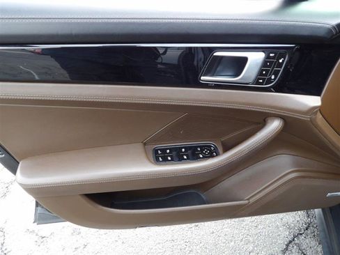 Used 2018 Porsche Panamera image 12