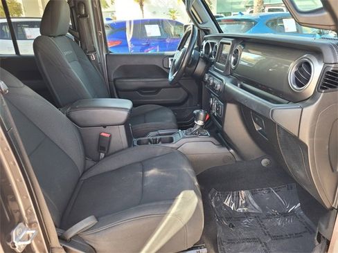 Used 2020 Jeep Wrangler Unlimited Sahara image 15