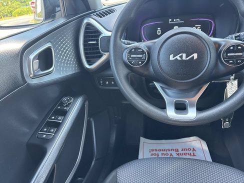 Used 2025 Kia Soul LX w/ LX Technology Package FWD image 23