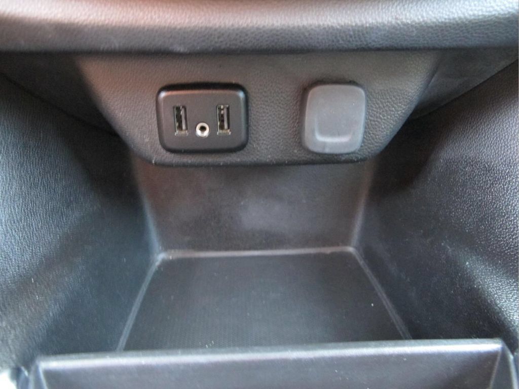 Used 2019 Chevrolet Traverse LT FWD image 15