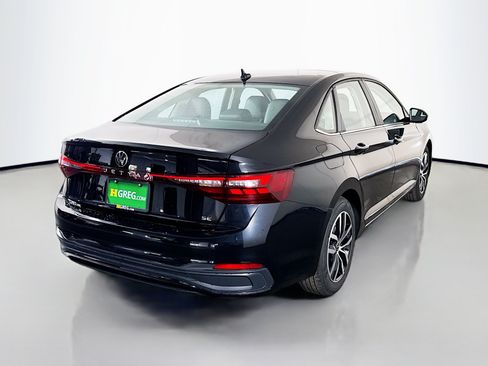 Used 2025 Volkswagen Jetta SE FWD image 10