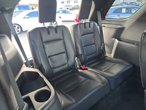 Used 2018 Ford Explorer XLT w/ Equipment Group 202A image 13