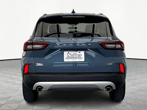 Used 2025 Ford Escape SE image 4