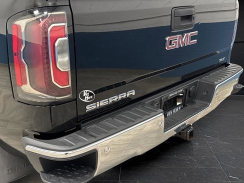 Used 2018 GMC Sierra 1500 SLT w/ Black Pack image 32