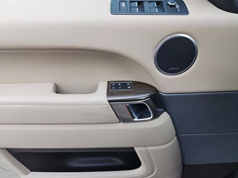 Used 2017 Land Rover Range Rover Sport HSE image 17